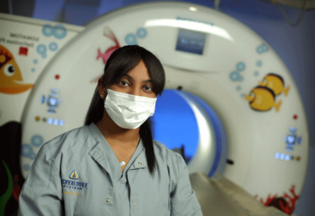 Doronella Simon in front of MRI machine