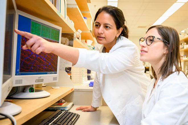 Mira Sachdeva teaches in the research lab